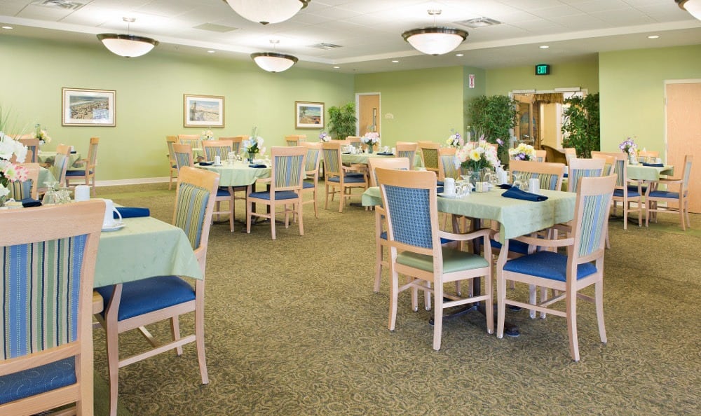 large-community-dining-hall-astoria-1